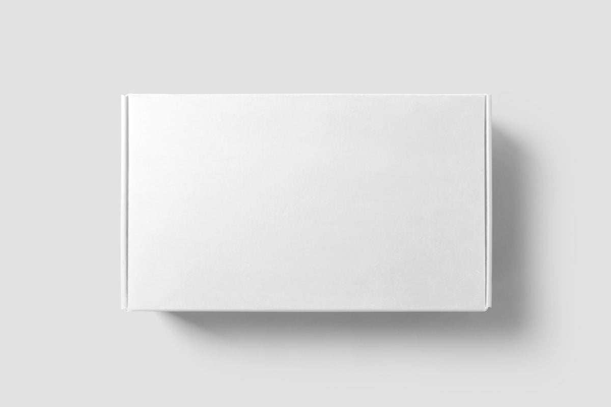 Apparel Mailer Box with Magnetic-Style Tuck